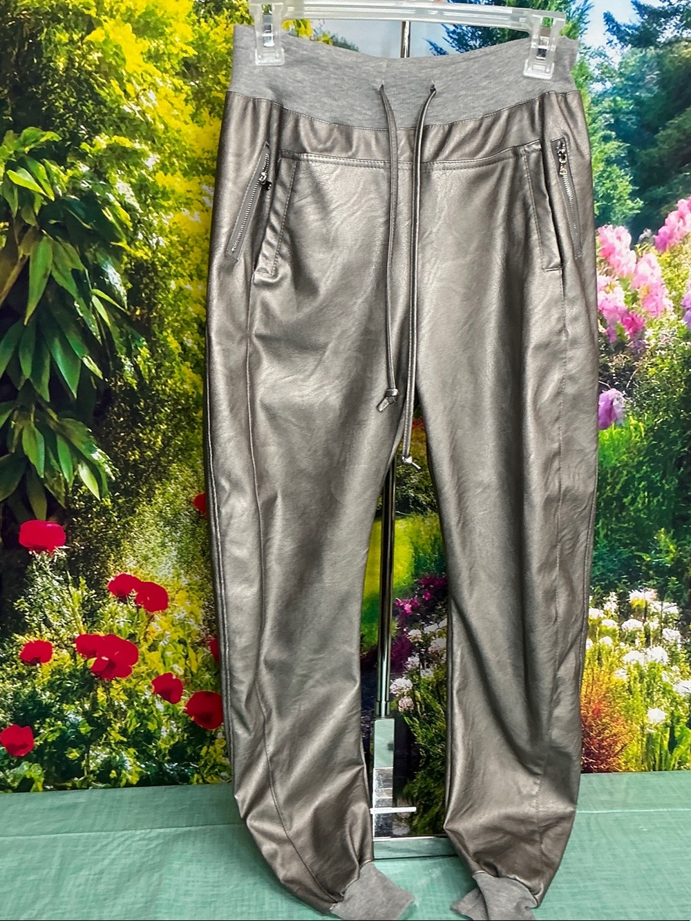 Suzy D London Silver Metallic Faux Leather Joggers sz small #2221